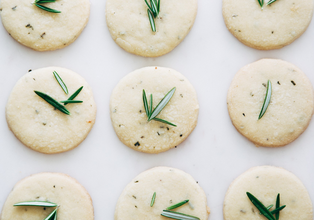 Buttery rosemary shortbread cookies