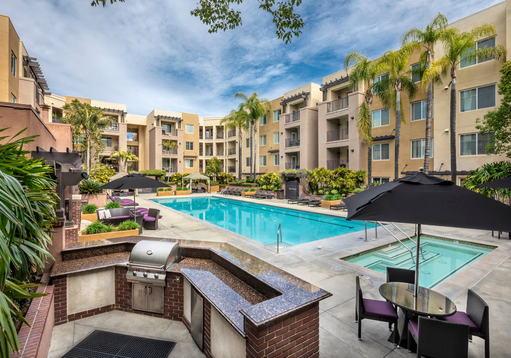 Park Viridian's outdoor swimming pool, spa, and BBQ area.