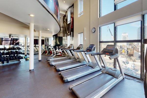 Wilshire La Brea - Amenities